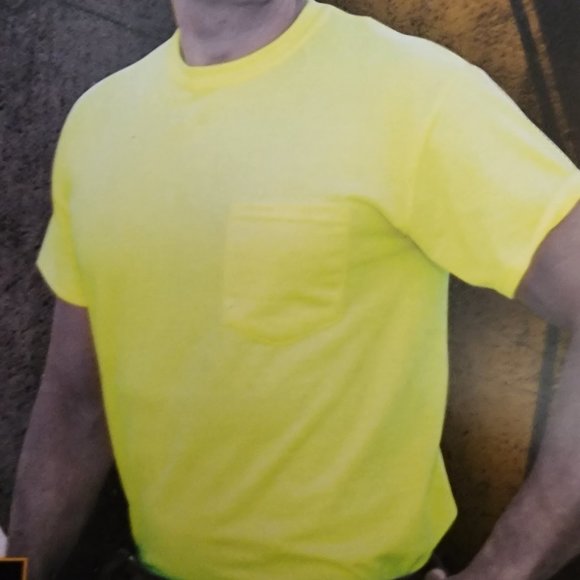 2 Gildan Workwear T-shirts - Picture 2 of 4
